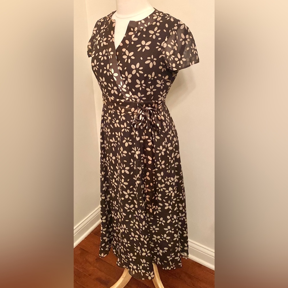 Talbots Petites Pure Silk Brown Tan Floral 8P Classic Chic Quiet Luxury Dress - Picture 7 of 13